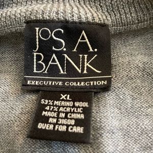 Jos A Bank Executive Collection V-neck Marino Wool Sweater Machine wash XL Gray